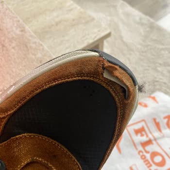 Lumberjack Botun İçindeki Sert Parça Ayakkabıyı Yırttı Değişim Ya Da İade İstiyorum