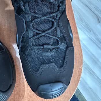 YDS Boots Yeni Alınan Botun Üzerinde Lekelerle Karşılaştım!