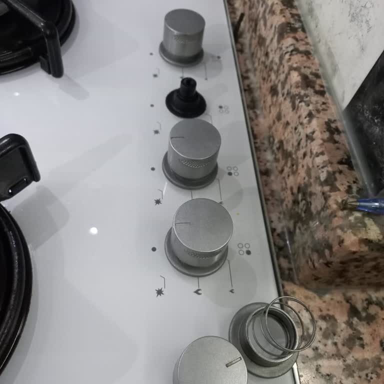 Simfer Ankastre Ocak Düğmeleri Kısa Sürede Kırıldı, Yüksek Servis Ücreti Talebi