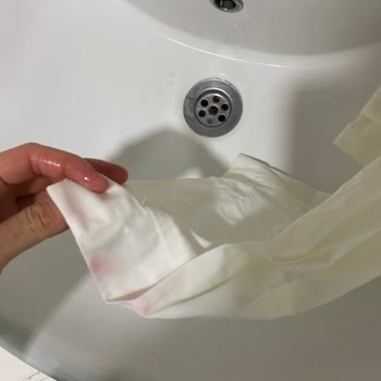 Beyaz Pantolonum Çamaşır Suyu İle Pembe Lekelendi Mağduriyet Yaşadım