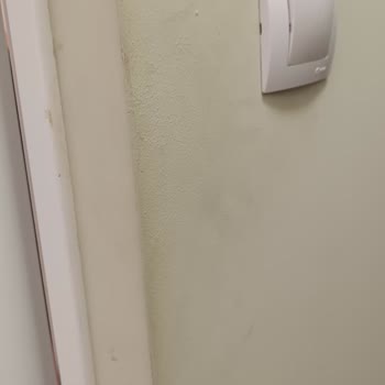 Agoda Plovdiv Студио Top City Center schmutziges Zimmer, kein Kontakt, falscher Ort