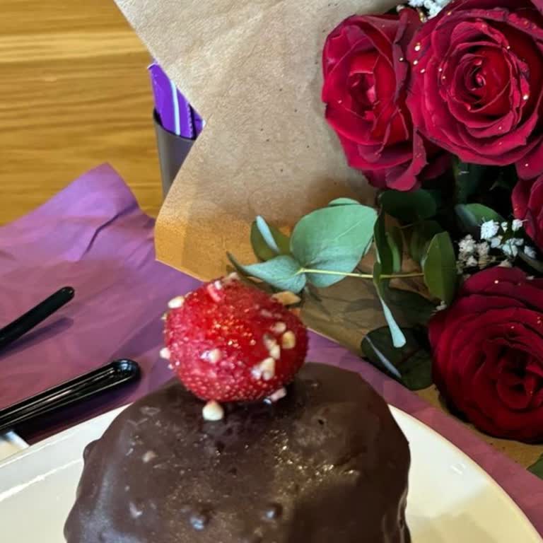 Çikolatalı Pastada Kırık Plastik Parça Tehlikesi: Çocuğumun Sağlığı Risk Altındaydı