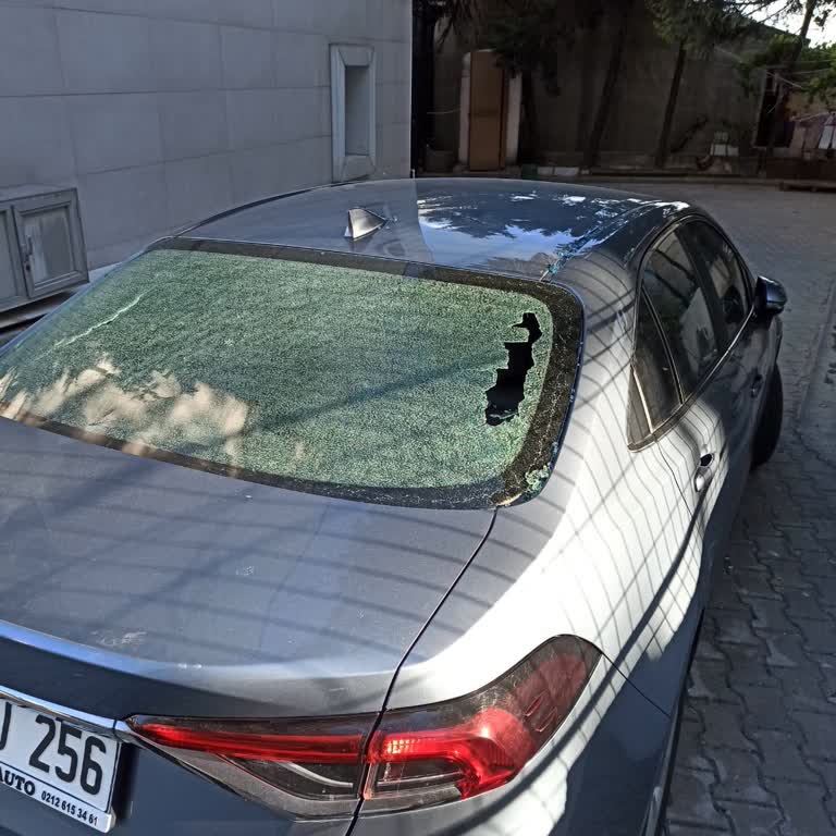 Kasko Cam Hasarı İçin Onay Süreci Uzadı, Araç Kullanılamıyor