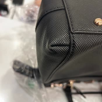 Guess Çantada Tekrarlayan Soyulma Ve İade Sorunu