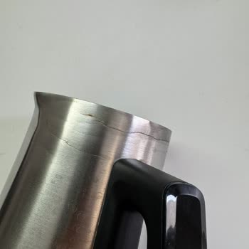 Yeni Alınan Kahve Makinesinde Çelik Yüzeyde Çatlama Ve Paslanma Sorunu