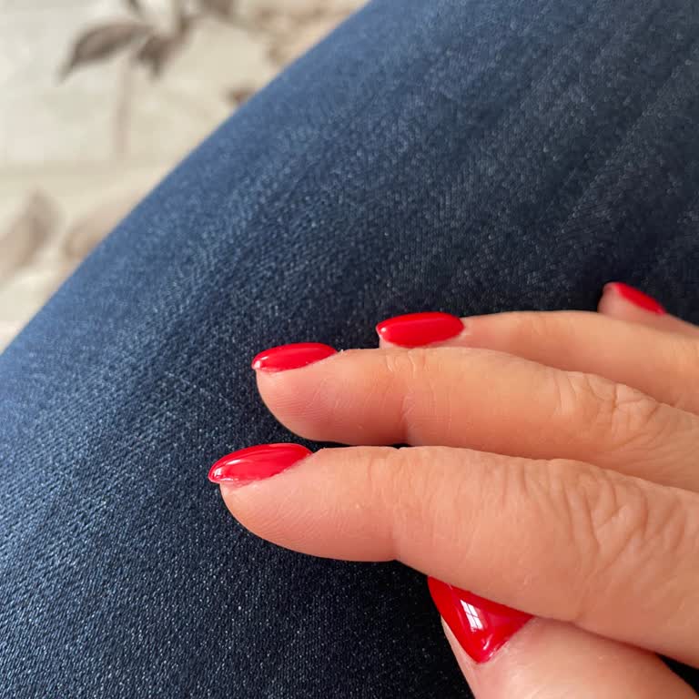 Jelli Kalıcı Oje Sonrası Tırnaklarım İnceldi Ve Şekilsiz Oldu