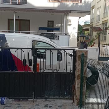 Servis Aracının Hatalı Parkı Nedeniyle Eve Girişimiz Engellendi