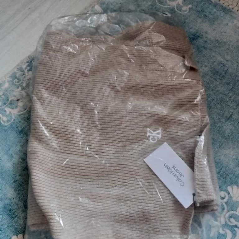 Calvin Klein Atkı Siparişim Özensiz Ve Kutusuz Gönderildi