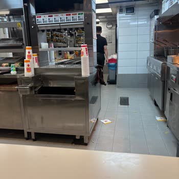 Burger King Galataport Burger Mağazasında Personel İlgisizliği Ve Hijyen Sorunu