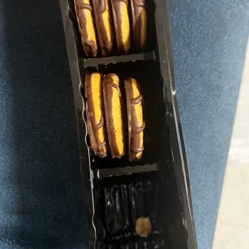 Kurabiyeden Çıkan Taş Parçası Şok Etti