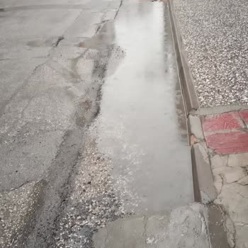 Eskişehir Tepebaşı Belediyesi Zafer Mahallesi Fenerler Sokak'ta Tehlikeli Yol Çökmesi!