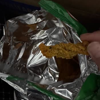 Doritos Paketinden Çıkan Tuhaf Ve Katılaşmış Madde Midemi Bulandırdı