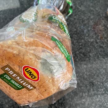 Yemeksepeti İzmir İmbatlı Mahallesi'nde Küflü Ekmek Gönderildi