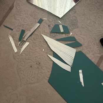 Gardırop Aynası Sürekli Düşüyor, Mağaza İlgisizliği Mağduriyet Yaratıyor