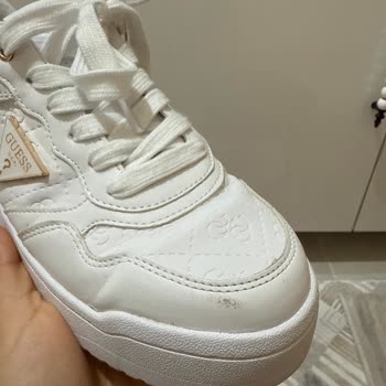 Guess Marka Ayakkabıda Kısa Sürede Çizik Ve Kıvrılma Sorunu