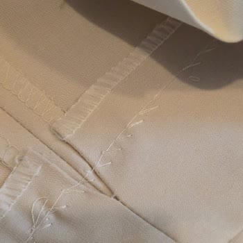 Pantolon Paçasında Özensiz Tadilat Ve İlgisiz Mağaza Personeli