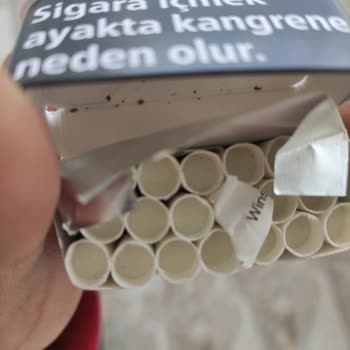 Sigara Paketinden Çıkan Kirli Kağıt Parçaları Endişesi