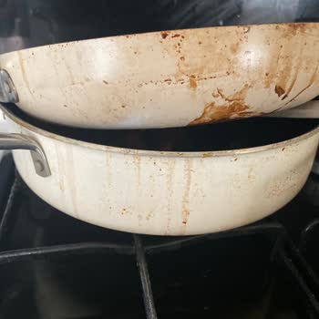 Emsan Mutfak Aldığım Tencere Seti Kısa Sürede Yandı, Çizildi Ve Vidaları Düştü