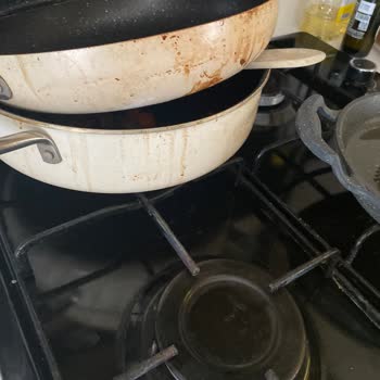 Emsan Mutfak Aldığım Tencere Seti Kısa Sürede Yandı, Çizildi Ve Vidaları Düştü