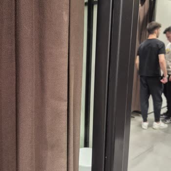Zara Deneme Kabinlerinde Mahremiyet Ve Güvenlik Sorunu