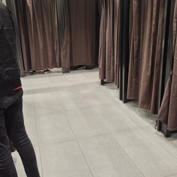 Zara Deneme Kabinlerinde Mahremiyet Ve Güvenlik Sorunu