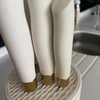 Beyaz Mutfak Setlerinde Sararma Ve Leke Sorunu