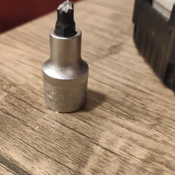 Aldığım Lokma Anahtar Vida Sökme İşleminde Kırıldı