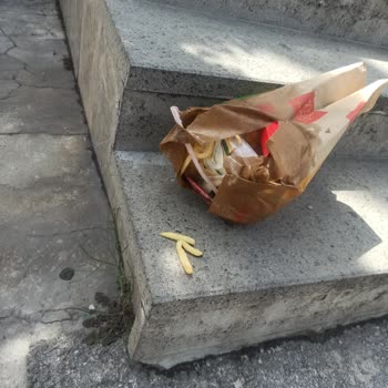 Siparişimdeki İçecekler Yemeğimi Mahvetti, Yetersiz Çözüm Sunuldu