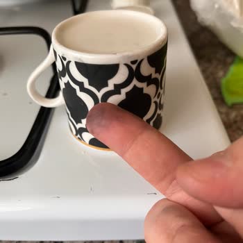 Aytaç AVM (Bolluca)'den Aldığım Fincan Elde Renk Bırakıyor