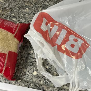 Patlamış Ve Bantlanmış Ürün Reyonda Satışa Sunulmuş