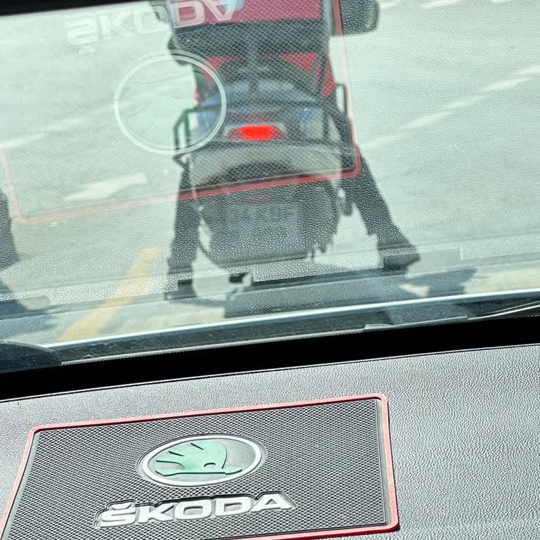 Yemeksepeti Kurye Personelinin Tehlikeli Ve Saygısız Davranışı