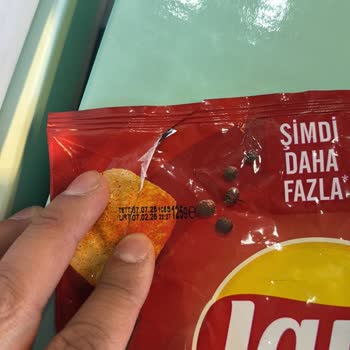 Cips Paketinden Naylon İpe Benzer Cisim Çıkması Şoke Etti