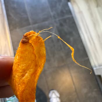 Cips Paketinden Naylon İpe Benzer Cisim Çıkması Şoke Etti