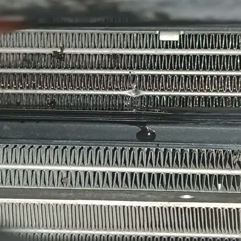 Yeni Alınan Taigo Aracın Ön Panelinden Giren Taş Nedeniyle Radyatör Hasarı Ve Malzeme Kalitesi Endişesi