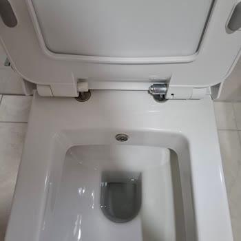 Seramiksan Kare Klozet Kapağı İlk Günden Kırıldı, Değişim Talebim Var