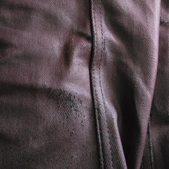 Mumlu Pantolonun Yüzeyi Döküldü Butik İlgisiz Kaldı