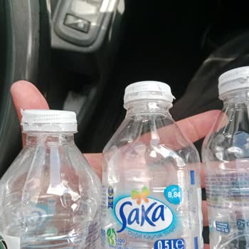 Saka Su Şişelerinde Üretim Hatası Nedeniyle İçme Zorluğu
