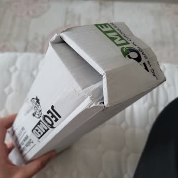 Kurye Kargomu Kapıya Fırlattı Üstüne Azarladı Muhatap Bulamıyorum