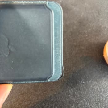 Apple MagSafe Cüzdanın Köşe Lastiği 6 Ayda Yıprandı, Garanti Dışı Bırakıldı