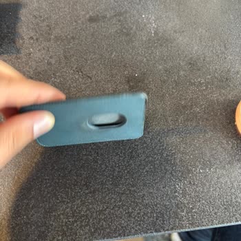 Apple Refuses to Replace My MagSafe Wallet That Wore Out in Just 6 Months