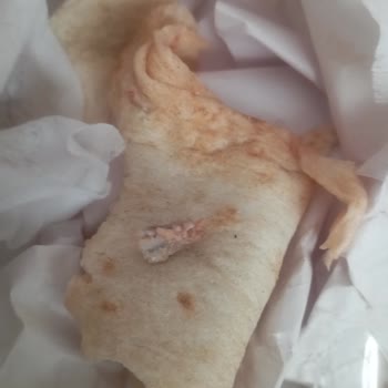 Siparişimde Dönerin İçinden Kemik Çıkması Midemi Bulandırdı