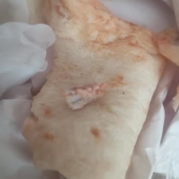 Siparişimde Dönerin İçinden Kemik Çıkması Midemi Bulandırdı