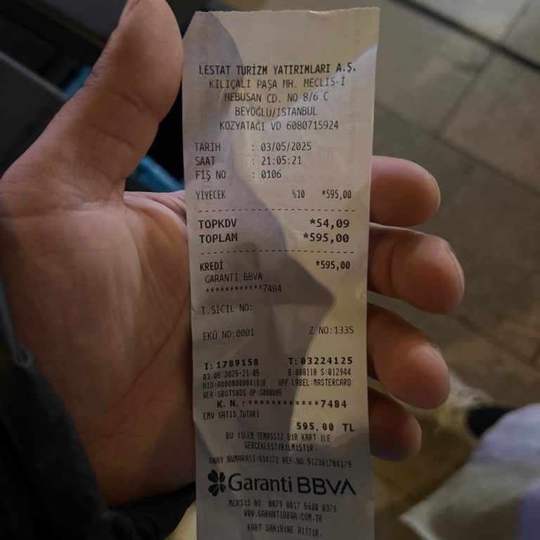 Yemeğimde Kıl Çıktı, Personel İlgisizdi!