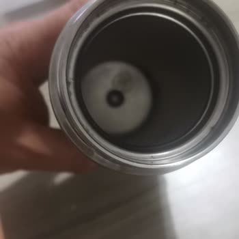 Kullanılmamış Kahve Termosunun Paslanması ve İlgisiz Servis