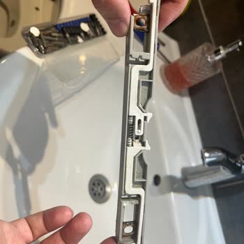 Klozet Kapağı Menteşesi Yedek Parçası Hiçbir Yerde Bulunmuyor