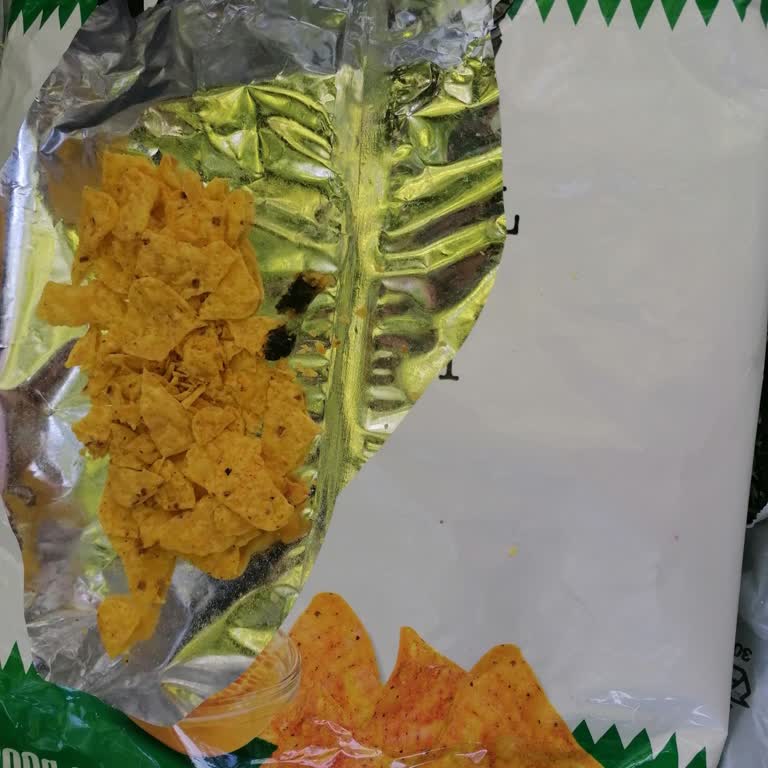 Cipsin İçinden Çıkan Siyah Cisimler Endişe Yarattı