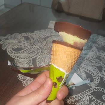 Cornetto Dondurmanın Yarısı Boş Ve Külahı Yumuşak Çıktı