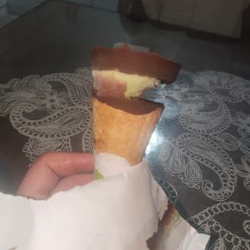 Cornetto Dondurmanın Yarısı Boş Ve Külahı Yumuşak Çıktı