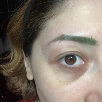 Maybelline Kaş Ürünü Kahverengi Yerine Yeşil Renk Verdi