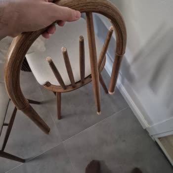 Aldığım Sandalyeler Hem Kusurlu Hem De İlgisiz Mağaza!